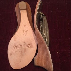 Bernardo outstanding sandals! Size 9